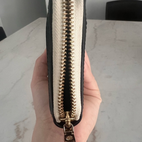 Tory Burch | Leather Bifold Wallet - Picture 6 of 8